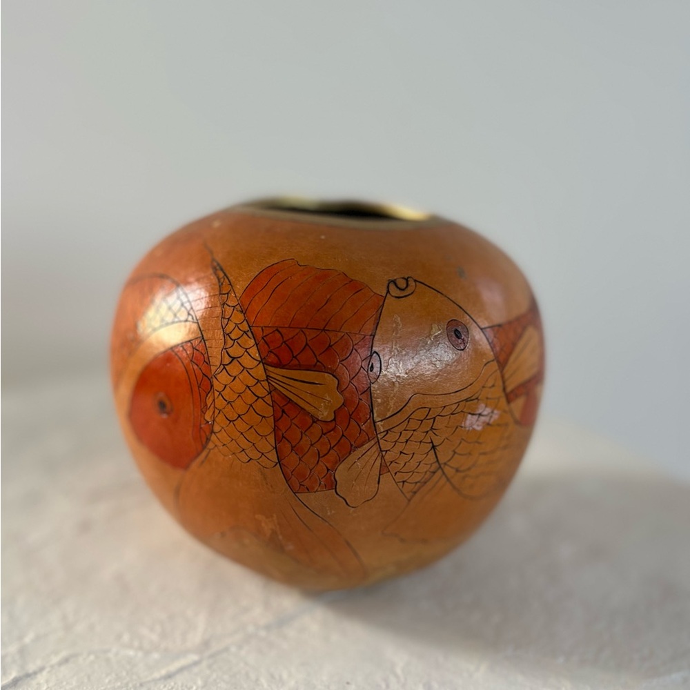 GORGEOUS VINTAGE ONE OF A KIND HAND-PAINTED GOURD W/ ORANGE/GOLD KOI FISH DESIGN - Picture 6 of 10